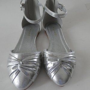 Tahari Silver DRESS Shoes for Girls Size 2 NEW